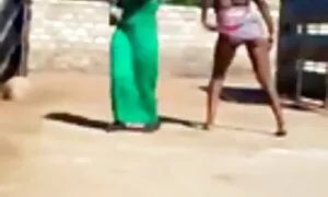 अफ्रीकी छोरियां आपरी ...